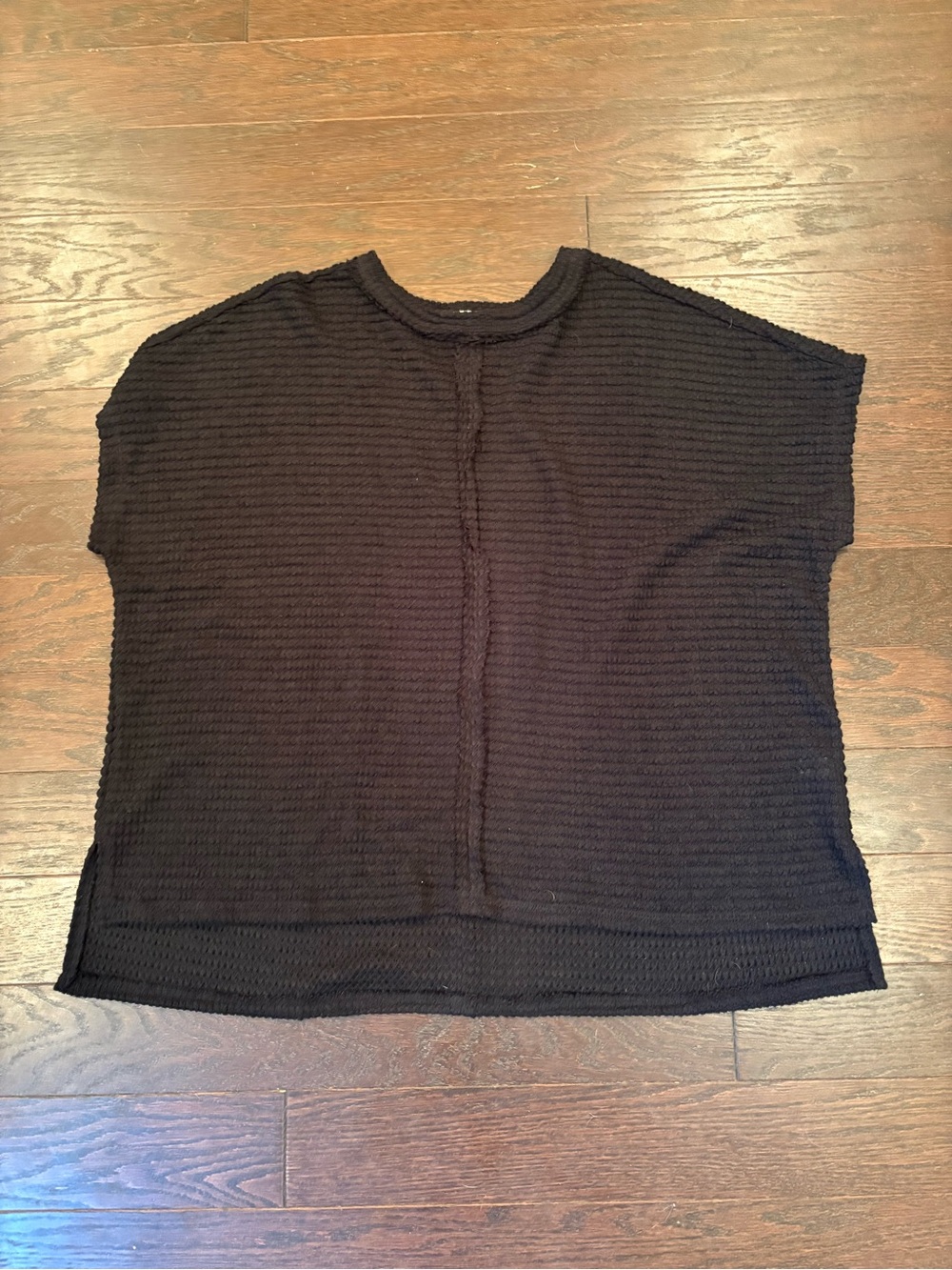 Zenana Outfitters Black Textured Short Sleeve Knit Top